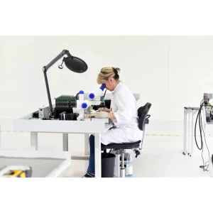 Iq-esd-daylight-and-uv-magnifier-electrostatic-safe-3-diopters-magnification-1-75x-an-additional-12-diopters-4x-swing-arm-magnifier-aj-600205-10_1160x_crop_center