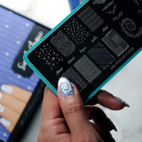 Maniology-simply-classic-nail-stamping-kit-pb-355633-5_1160x_crop_center