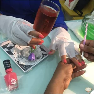Uv-protective-deep-moisturizing-marine-collagen-and-argan-hand-mask-gloves-with-pre-cut-fingertips-for-easy-manicures-1-pair-by-voesh-of-new-york-lp-255572-2_1160x_crop_center